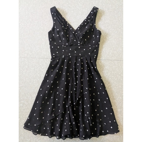 White House Black Market Dresses & Skirts - White House Black Market Polka Dot V-Neck Fit & Flare Chiffon Dress Size 0